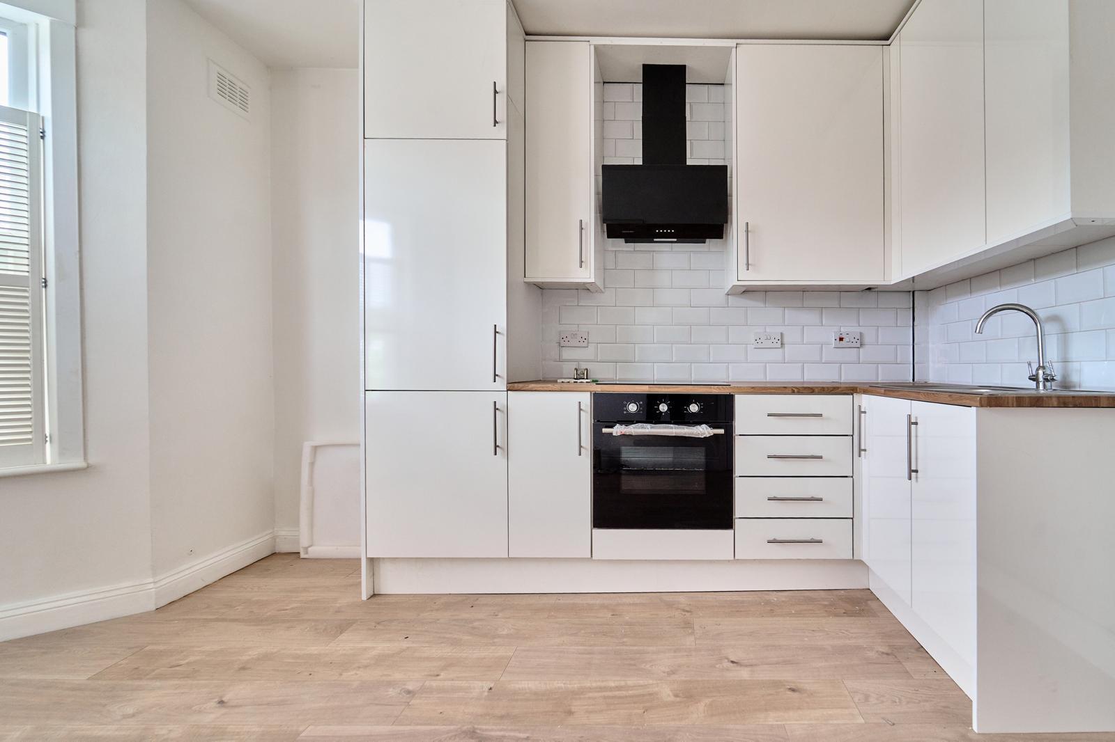 2 bed property in Townsend Road, Southall